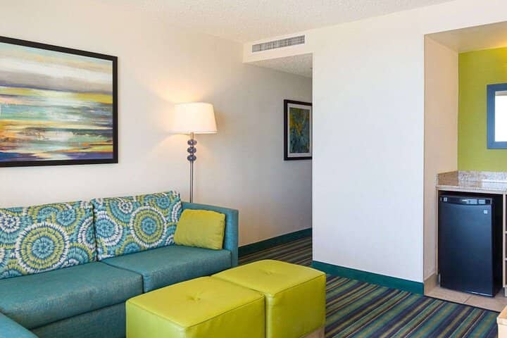 Room 11 of 27