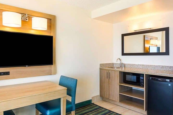 Room 13 of 27